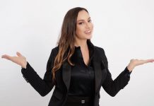 Elisa Scheffler inviata speciale del programma tv “Top – Tutto quanto fa tendenza” su Rai 1 Elisa Scheffler