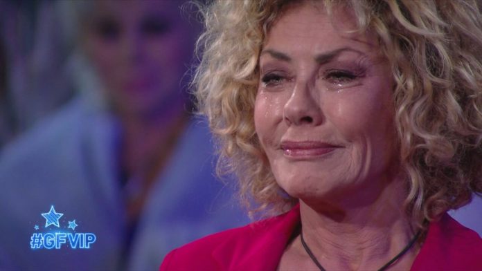 Grande Fratello 2024, Eva Grimaldi non crede a Lorenzo e Shaila: “è un copione uscito male” | Video Mediaset Eva Grimaldi