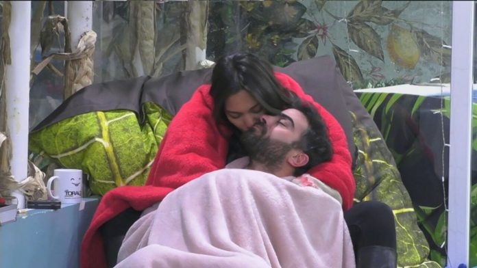 GF Vip, Federica Calemme e Gianmaria Antinolfi sempre più complici: timido bacio all’angolo della bocca | Video Mediset Federica e Gianmaria