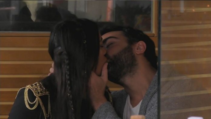 GF Vip, scatta il bacio tra Federica Calemme e Gianmaria Antinolfi | Video Mediaset Federica e Gianmaria bacio