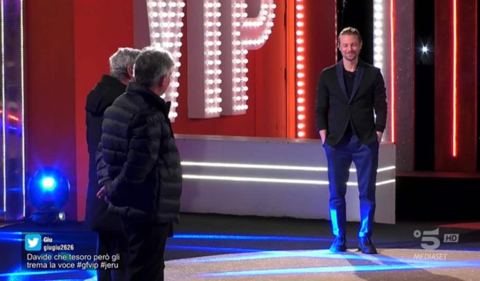 Grande Fratello Vip, la sorpresa a Davide Silvestri: arriva il padre Andrea | Video Mediaset Sorpresa a Davide