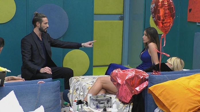 GF Vip, confronto nella notte tra Alex Belli e Delia Duran: pace fatta? | Video Mediaset Alex e Delia, confronto nella notte