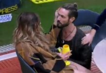 GF VIP, Alex Belli si inginocchia a Soleil, Delia lo strattona: “Non la toccare” | Video Mediaset Alex in ginocchio a Soleil