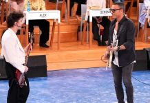 Amici 21: il duetto di chitarra tra Luigi e Alex Britti | Video Witty Tv Amici 21 Luigi e Alex Britti