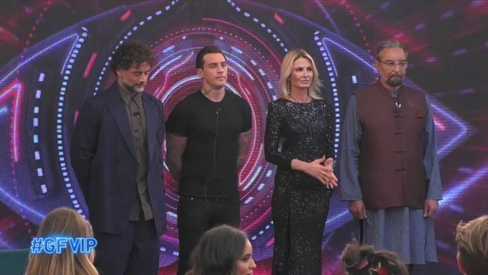 Grande Fratello Vip, chi è uscito ieri sera lunedì 21 febbraio 2022? Eliminato Kabir Bedi | Video Mediaset Eliminato