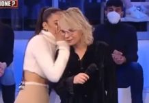 Elodie ad Amici 21: a chi somiglia Calma, a Lele o al rapper Marracash? | Video Witty Tv Elodie ad Amici 21
