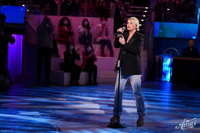 Emma Marrone ad Amici 21 canta Ogni volta è così: l’esibizione | Video Witty Tv Emma Marrone ad Amici