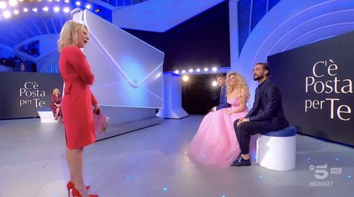 Luciana Littizzetto a C’è Posta per Te 2022: lettera per Francesca Cipriani e Alex Belli | Video Witty Tv Luciana Littizzetto a C'è Posta per te 2022