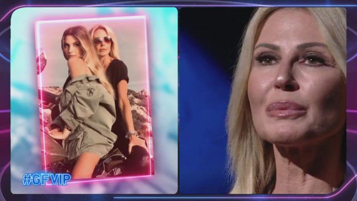 Sorpresa a Nathaly Caldonazzo al Grande Fratello Vip, la figlia Mia | Video Mediaset Sorpresa Nathaly, la figlia Mia