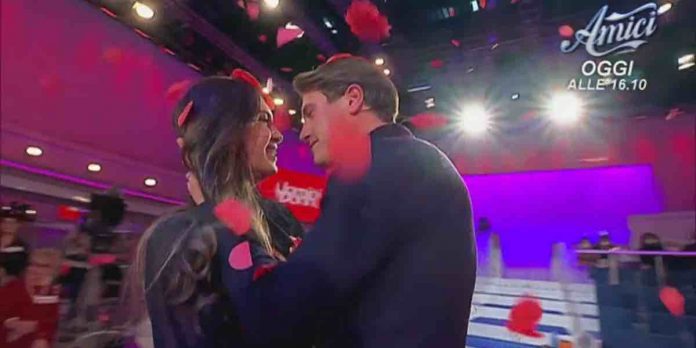 Scelta di Andrea Nicole e Ciprian a Uomini e Donne: il lieto fine dopo mesi | Video Witty Tv scelta Andrea Nicole e Ciprian a Uomini e Donne