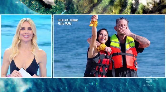 Guendalina Tavassi e suo fratello Edoardo sbarcano a L’Isola dei Famosi 2022 | Video Mediaset Isola dei Famosi 2022 Guendalina Tavassi e suo fratello Edoardo