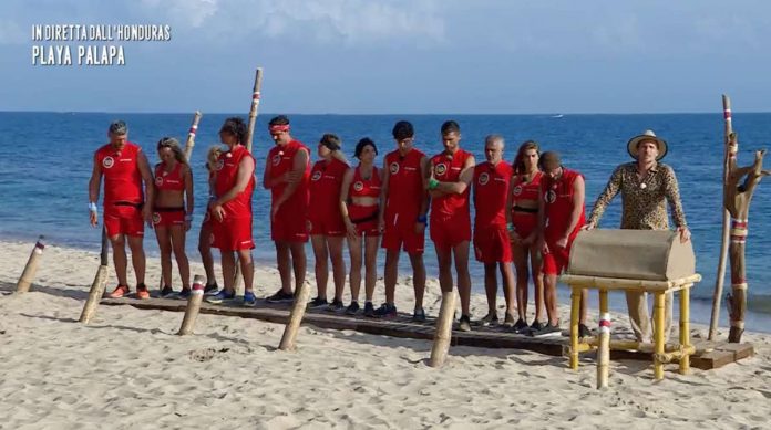 Isola dei Famosi 2022, “palo della cuccagna”: seconda prova ricompensa per i naufraghi | Video Mediaset Isola dei famosi 2022 prova ricompensa