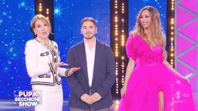 La Pupa e il Secchione Show: Nicolò Scalfi e Vera Miales | Video Mediaset La Pupa e il Secchione Show
