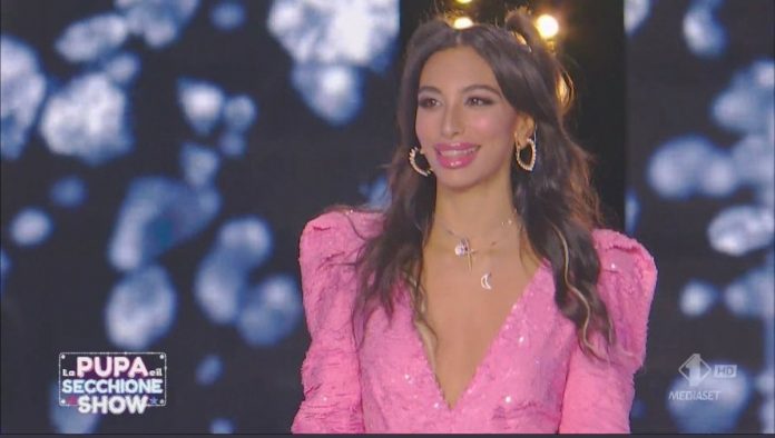 Lulù Selassié, pupa per una sera a “La Pupa e il Secchione Show” | Video Mediaset Lulù Selassié a La Pupa e il Secchione Show