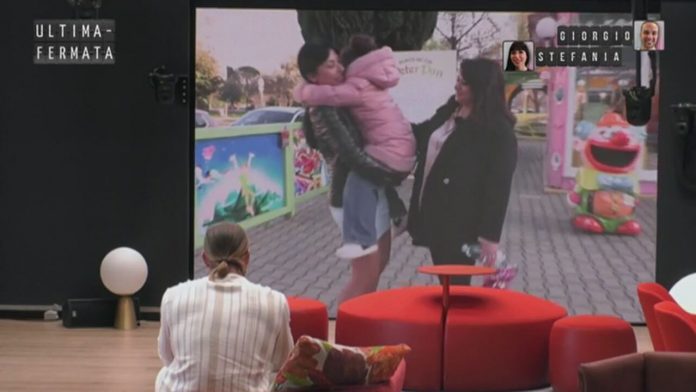 Ultima Fermata, Stefania riceve la visita della sua migliore amica | Video WittyTv Stefania e l'amica