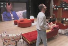 Ultima Fermata, Valentina e la telefonata con l’amico Stefano: la reazione di Samuel | Video WittyTv Valentina e la telefonata all'amico