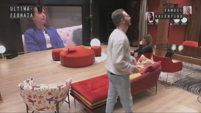 Ultima Fermata, Valentina e la telefonata con l’amico Stefano: la reazione di Samuel | Video WittyTv Valentina e la telefonata all'amico