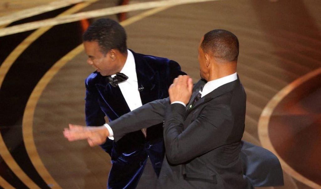Will Smith pugno a Chris Rock Oscar 2022