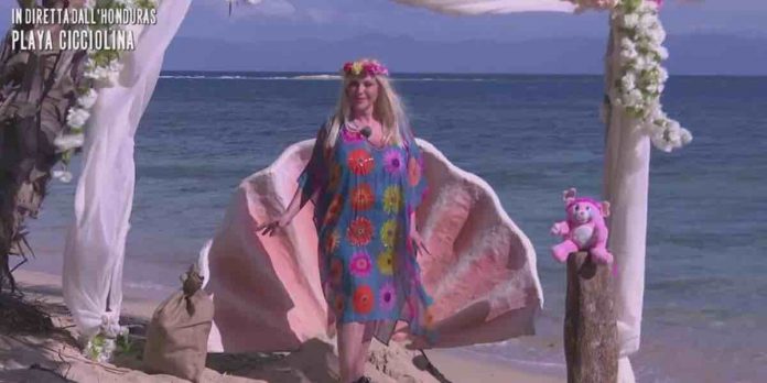 Isola dei Famosi 2022, Ilona Staller da Playa Cicciolina: “sono ancora vergine: mai fatto reality” | Video Mediaset Cicciolina a L'Isola dei famosi 2022