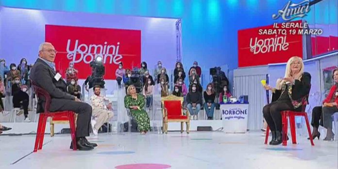 Uomini e Donne, Alessandro “mi interessano due dame”, Armando: “una è Federica”: tensione in studio | Video Witty Tv Lucia a Uomini e Donne