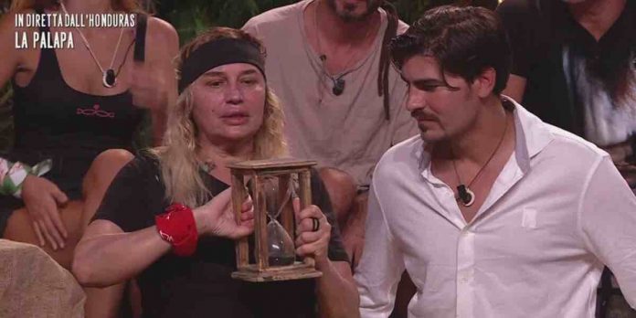 Isola dei Famosi 2022, Nicolas Vaporidis contro Lory Del Santo: “dimentica le cose” | Video Mediaset Marco Cucolo confessioni su Lory Del Santo