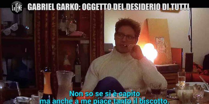 Scherzo Gabriel Garko a Le Iene, l’attore conteso da una coppia | Video Mediaset Scherzo Gabriel Garko a Le Iene