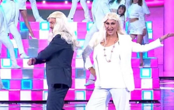 Amici 21 Zerbi e la Celentano nei panni di Lorella Cuccarini: “Vota!” | Video Witty Tv Amici 21