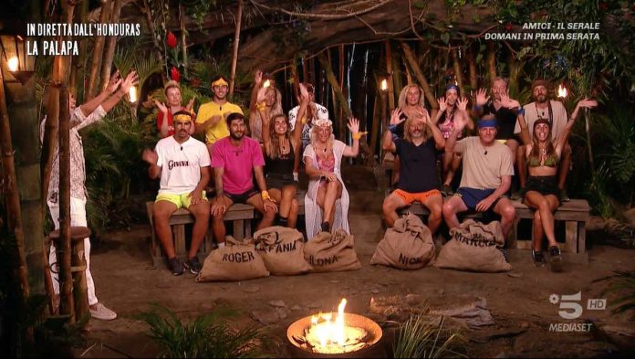 Isola dei Famosi 2022: i nominati della settimana e le nomination di ieri sera 2 maggio | Video Mediaset Isola dei Famosi nomination