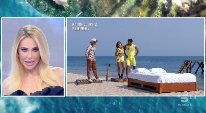 Isola dei Famosi 2022: Estefania e Roger sono una nuova coppia e vincono un letto | Video Mediaset Isola dei famosi estefania e roger