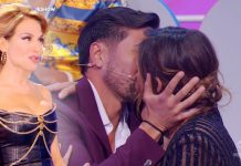 La Pupa e il Secchione Show: il bacio tra Gianmarco Onestini e Mila Suarez | Video Mediaset La pupa e il secchione show