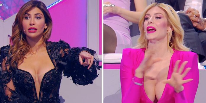 La Pupa e il Secchione Show, lite tra Paola Caruso e Mila Suarez: arriva provvedimento disciplinare | Video Mediaset La pupa e il secchione show lite