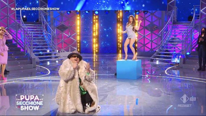 La Pupa e il Secchione Show: Orlando e Laura interpretano “Povero Gabbiano” | Video Mediaset La pupa e il secchione show povero gabbiano
