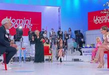 Uomini e Donne, Catia contro Biagio: “sei un poveraccio”. Tina difende la dama | Video Witty Tv Catia a Uomini e Donne