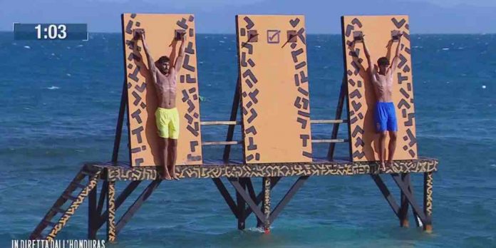 Isola dei Famosi 2022, sfida di resistenza per giocare in coppia: vincono Roger e Estefania | Video Mediaset sfida resistenza a Isola dei Famosi 2022