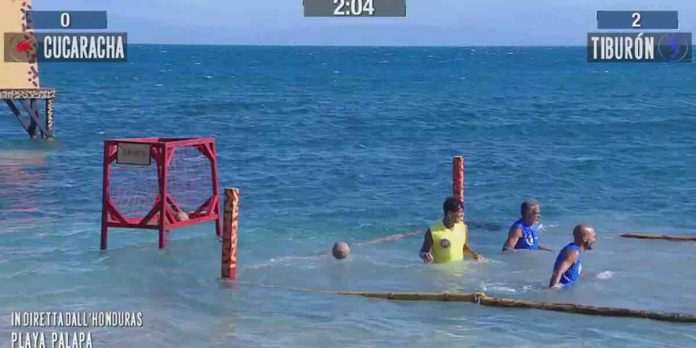 Isola dei Famosi 2022, Tiburon vs Cucaracha nella prova ricompensa pelota honduregna: chi ha vinto? | Video Mediaset prova ricompensa pelota honduregna a L'isola dei Famosi