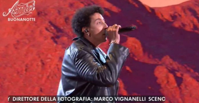 Ghali ad Amici 21: l’esibizione sulle note di Fortuna | Video Witty Tv Ghali Amici 21
