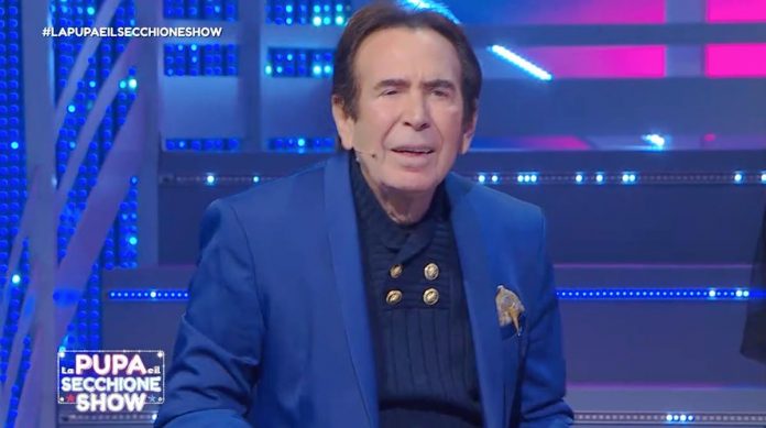 Giucas Casella alla finale de “La Pupa e il Secchione Show” per un esperimento con il pubblico | Video Mediaset Giucas Casella La Pupa e il Secchione Show
