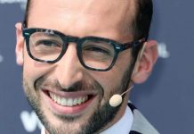 Mario Acampa: all’Eurovision Song Contest 2022 di Torino è nata una stella: “Sogno di condurre un quiz. Sanremo? È presto” MARIO ACAMPA