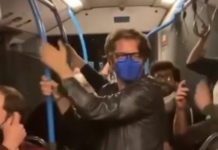 Samuele Bersani sul bus dopo il concerto, i passeggeri cantano con lui | Video Samuele Bersani