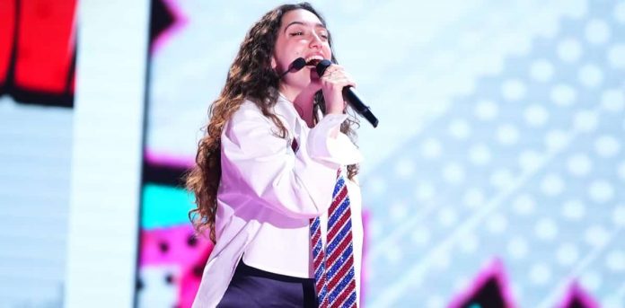 Sissi canta Scendi nella Finale di Amici 21: il suo singolo | Video Witty Tv Sissi canta Scendi