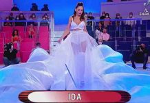 Uomini e Donne, la sfilata di Ida: in abito bianco. Tina: “voto non pervenuto” | Video Witty Tv la sfilata di Ida a Uomini e Donne