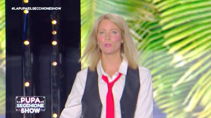 Flavia Vento a La Pupa e il Secchione Show canta “T’appartengo” di Ambra Angiolini | Video Mediaset la pupa e il secchione show