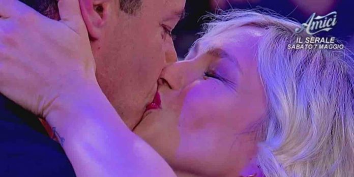 Uomini e Donne, la scelta di Diego è Aneta: i due lasciano insieme il dating show | Video Witty Tv scelta Diego e Aneta a Uomini e Donne