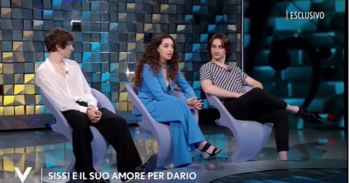 Sissi, Alex e Michele a Verissimo: sogni e speranze per il futuro | Video Mediaset Sissi Alex e Michele