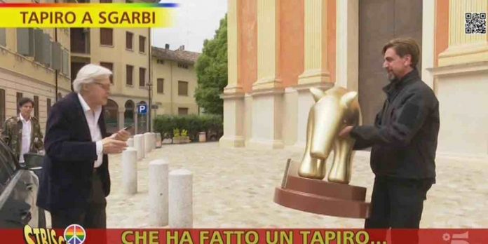 Tapiro d’oro “mega” a Vittorio Sgarbi, la consegna a Striscia La Notizia | Video Mediaset tapiro Vittorio Sgarbi a L'Isola dei Famosi 2022