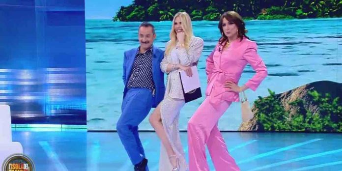 Isola dei Famosi, il best of di Ilary Blasi, Nicola Savino e Vladimir Luxuria | Video Mediaset Ilary Blasi, Nicola Savino e Vladimir Luxuria a L'Isola