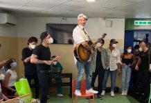 Clementino e Achille Lauro allāospedale Pausilipon di Napoli: concerto per i bimbi ricoverati | VIDEO Clementino e Achille Lauro