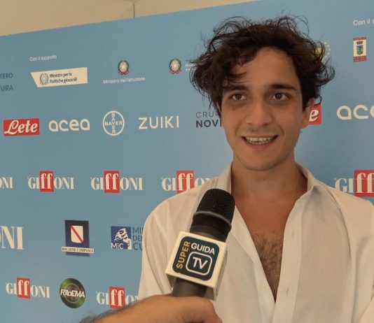 Tananai, intervista: “Sanremo non è ora nei miei pensieri, mi dedico a fare nuova musica. In tv guardo serie tv e film, più che l’intrattenimento” Tananai