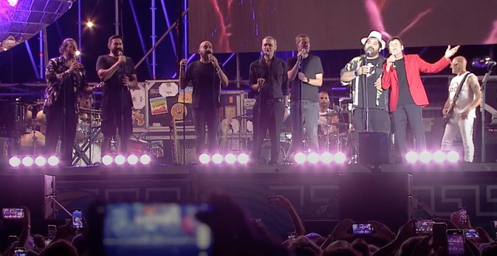 Jova Beach Party Gianni Morandi canta Povero gabbiano