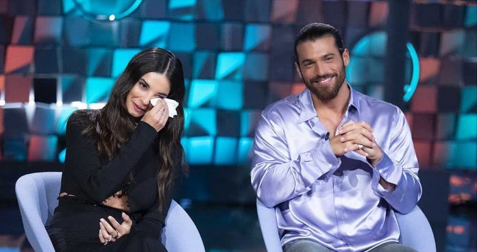 Can Yaman e Francesca Chillemi a Verissimo: “Lei è sempre al cellulare” | Video Mediaset Can Yaman e Francesca Chillemi